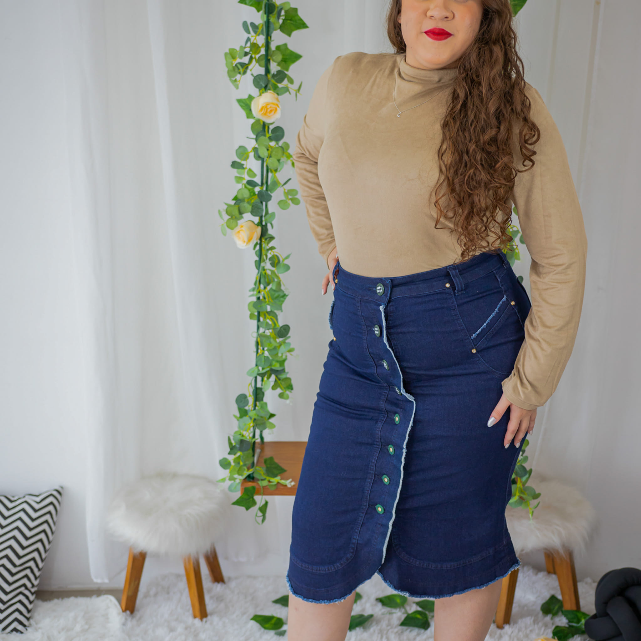 Blusa Bruna Gola Alta em Suede - Imagem 2